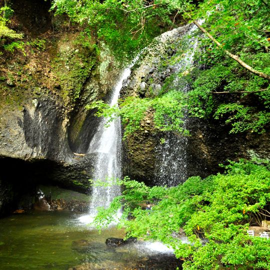 Tsukimachi Falls