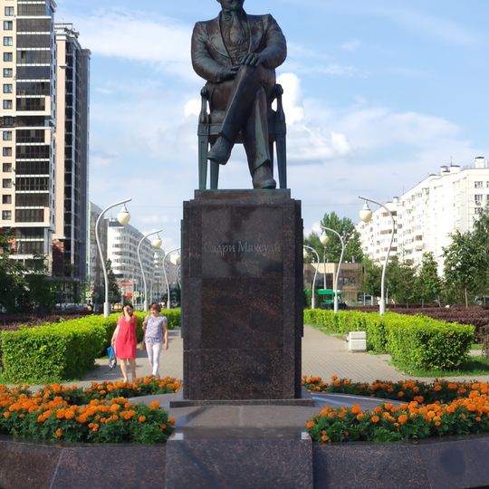 Sculpture of Sadri Maksudi Arsal in Kazan