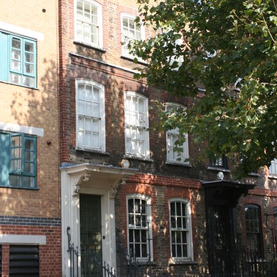 107, Mile End Road E1