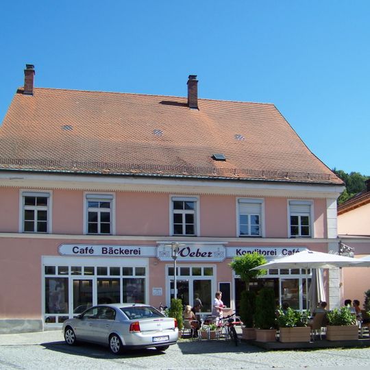 Wohn- und Geschäftshaus