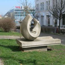 Kamenná plastika na tř. Václava Klementa