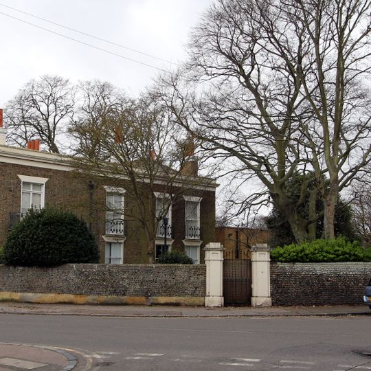 Walls And Gateways Surrounding Nos 136A And B