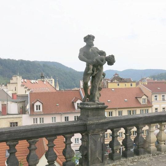 Socha Chrónose na balustrádě Růžové zahrady zámku v Děčíně