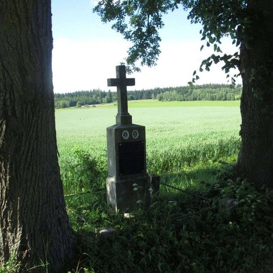 Kříž západně od Pelce