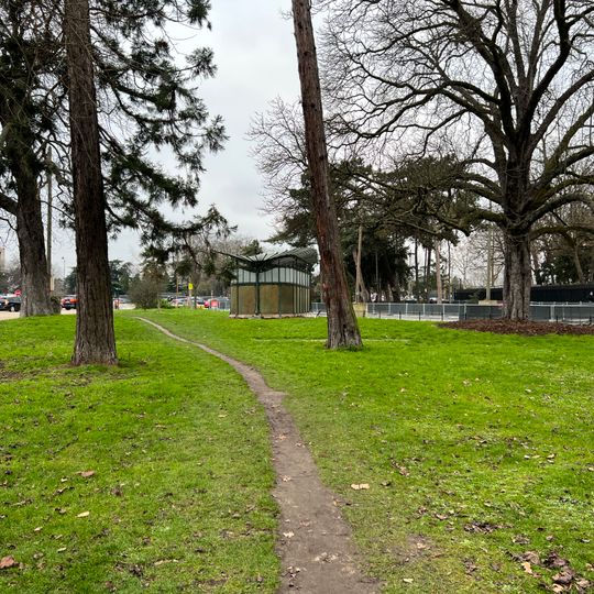 Pelouse Pierre-Brossolette