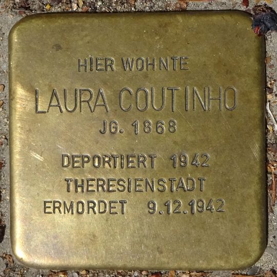 Stolperstein en memoria de Laura Coutinho