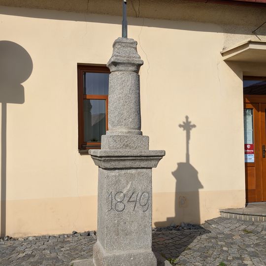 Boží muka s křížem