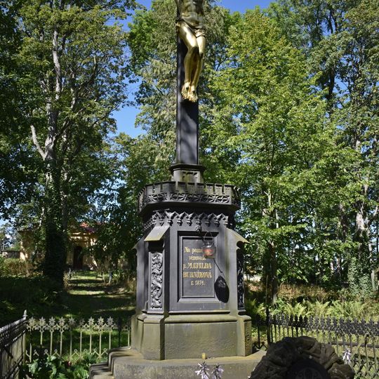 Centrální kříž na hřbitově u Všech svatých