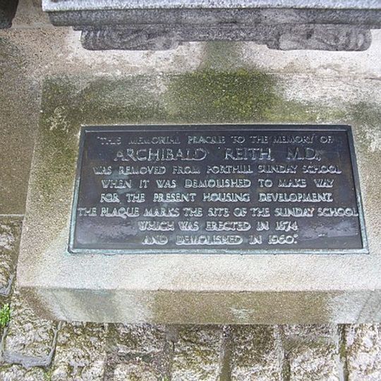 Commemorative plaque marking the relocation of the original plaque to Archibald Reith to its present location