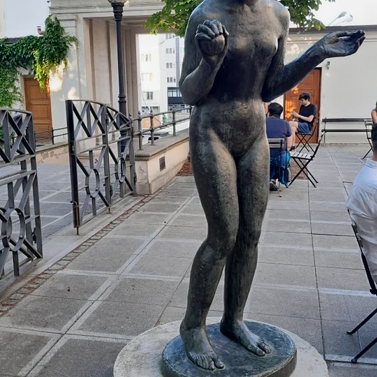 Socha Eva na nádvoří Moravské galerie v Husově ulici v Brně