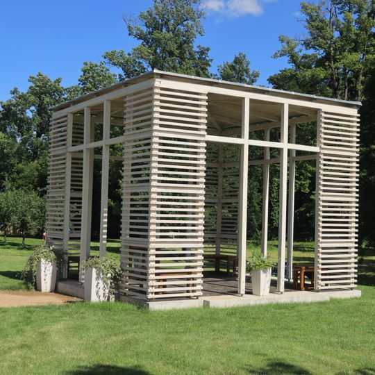 Altánek v zámeckém parku Zámku Ctěnice