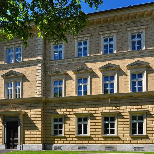 Ehem. Lehrerbildungsanstalt/Straßentrakt