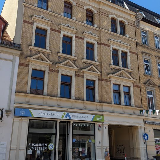 Mietshaus in geschlossener Bebauung Hauptstraße 37