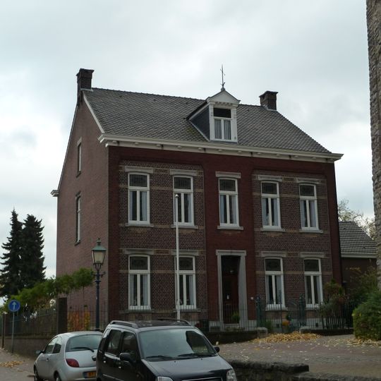 Montfortstraat 2, Schimmert
