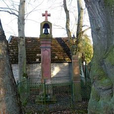 Zvonička na návsi ve Vlkovci