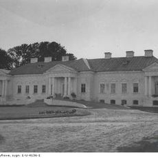 Skirmunt Manor in Moladava