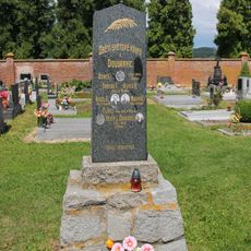 Pomník padlým v Leštině (oběti z Doubravic)