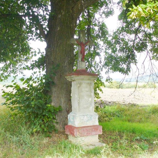 Kříž v ulici Na Vilouni v Třebívlicích