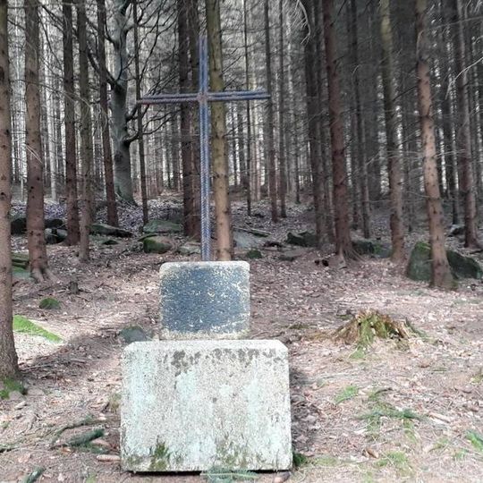 Kříž jihovýchodně od hradu Choustník