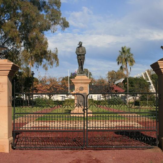 Dalby War Memorial and Gates