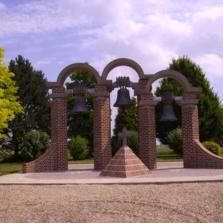 Monument aux cloches de l'ancienne église de Morval