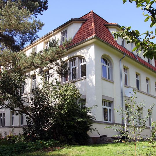 Ehemaliges Wohnhaus für Oberbeamte Hufelandstraße 19