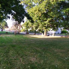 Kostol sv. Mikuláša s areálom, park