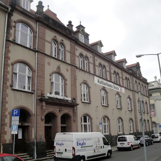 Untere Karlsstraße 2–4