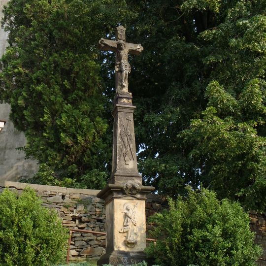 Kříž ve Vítkově u kostela Nanebevzetí Panny Marie