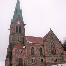 Kirche mit Kirchhof, Einfriedung und Kirchhofstor sowie Aufbahrungshalle Oberwiesenthaler Straße -