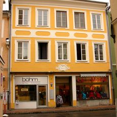 Wohn- und Geschäftshaus