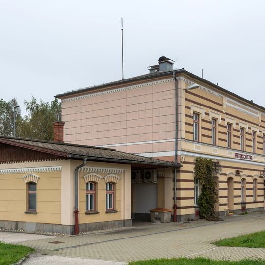 Station building Breitenschützing