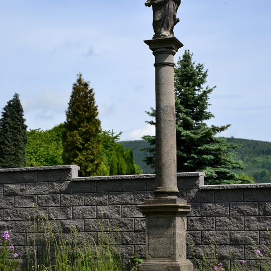 Mariánský sloup u hřbitova v Místě