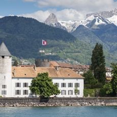 Castle, house and outbuildings, pavilion, towers, ramparts and ditches