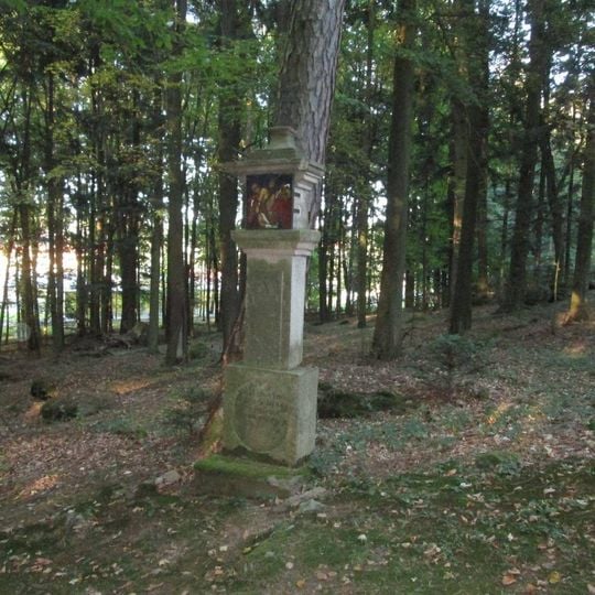 Boží muka na křížové cestě u Kamenice nad Lipou - 10. zastavení