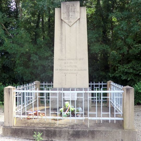 Monument of the nineteen shot in Villeneuve