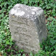 Milestone, Great Rollright; 150m S of Manor Farm, opp. lay-by