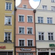 Wohn- und Geschäftshaus