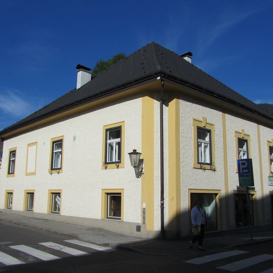 Ehem. Salzburgisches Urbaramtshaus samt Bruchsteinmauer