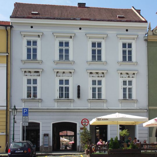 Mírové náměstí 10