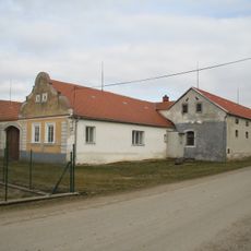 House no. 4, Menhartice