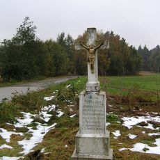 Kříž na křižovatce místních cest SV  od Záhoří