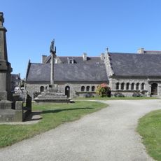 Chapelles ossuaires Notre-Dame-de-Lourdes et de la Trinité de Plounéour-Trez