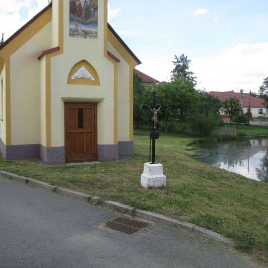 Kříž v Částkovicích u kaple