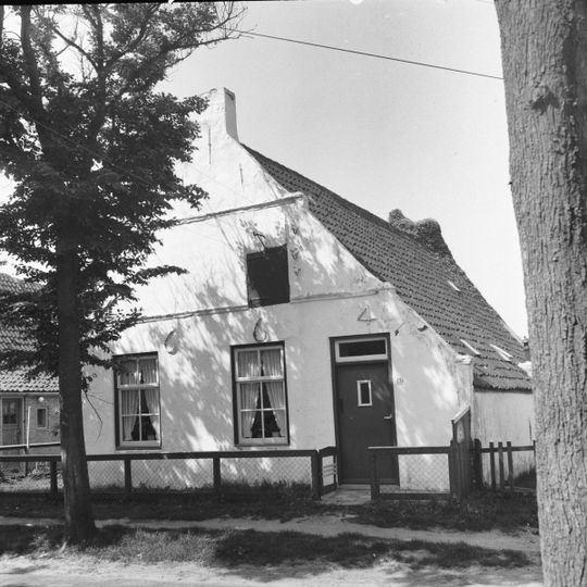 Burenlaan 13, Hollum