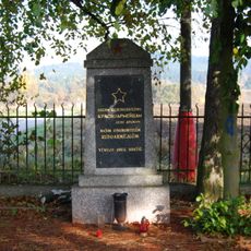 Pomník na hřbitově padlých rudoarmějců