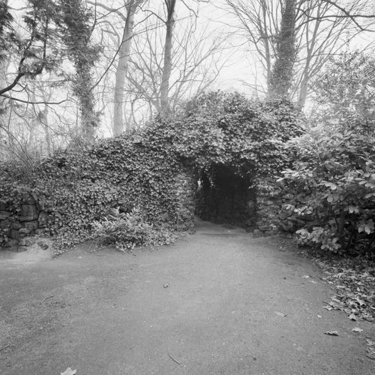 Sint-Michaëlklooster: kruis- of calvariegroep