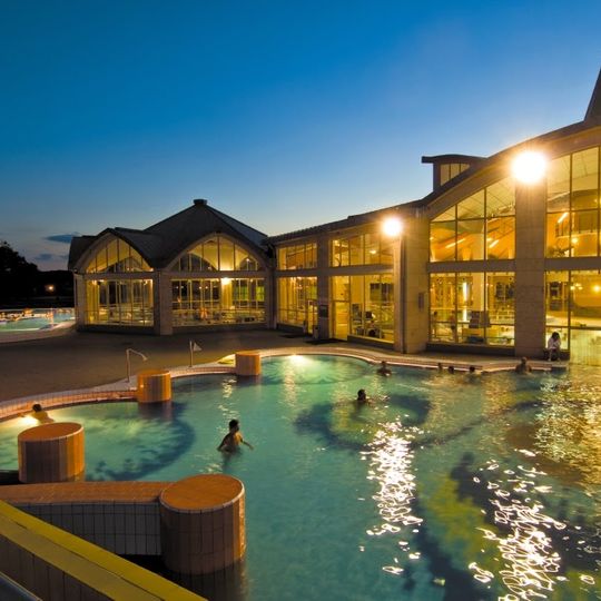 Családi élményfürdő