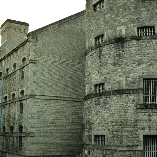 Oxford Castle and earlier settlement remains
