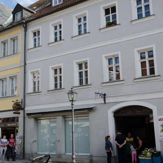 Wohn- und Geschäftshaus